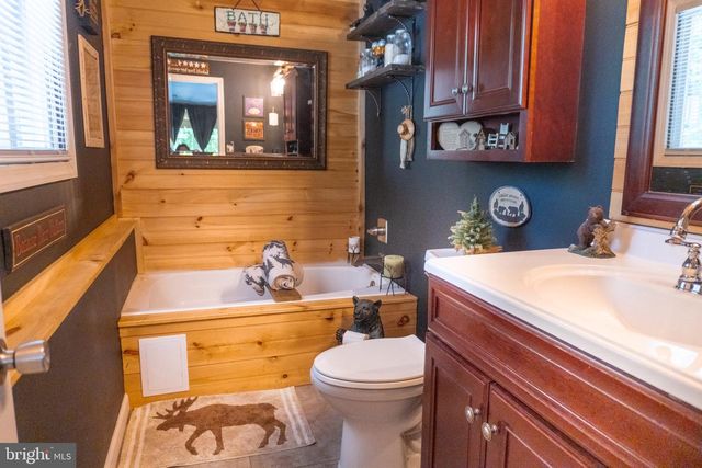 29 FRIENDSHIP RD, Southampton, NJ 08088
