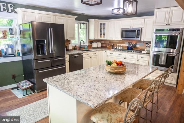 29 FRIENDSHIP RD, Southampton, NJ 08088