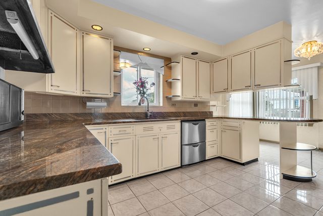 9358 S Claremont Avenue, Chicago, IL 60643