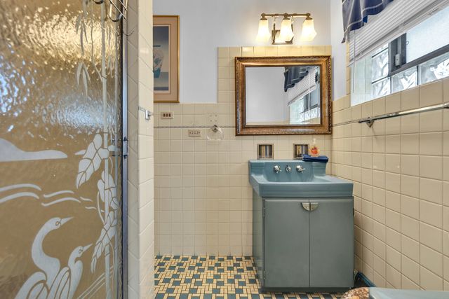 9358 S Claremont Avenue, Chicago, IL 60643