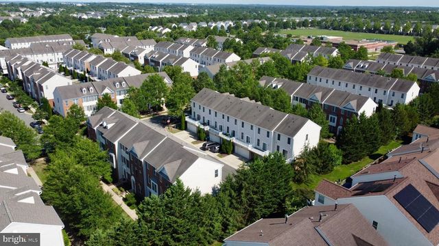 42767 HOLLINGSWORTH TER, Chantilly, VA 20152