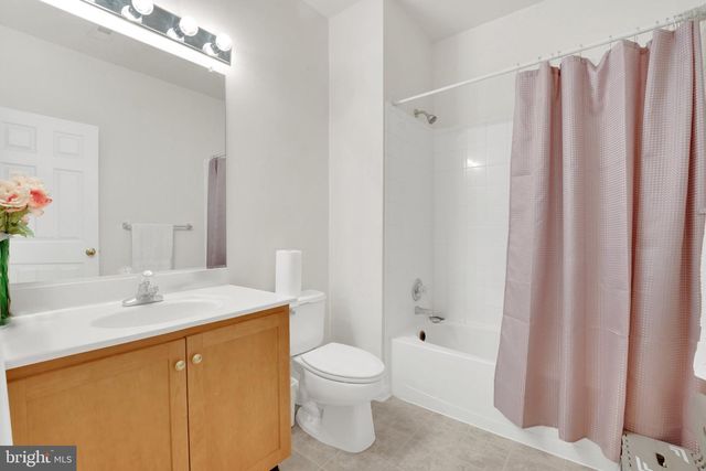 42767 HOLLINGSWORTH TER, Chantilly, VA 20152
