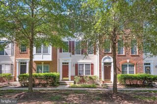 42767 HOLLINGSWORTH TER, Chantilly, VA 20152