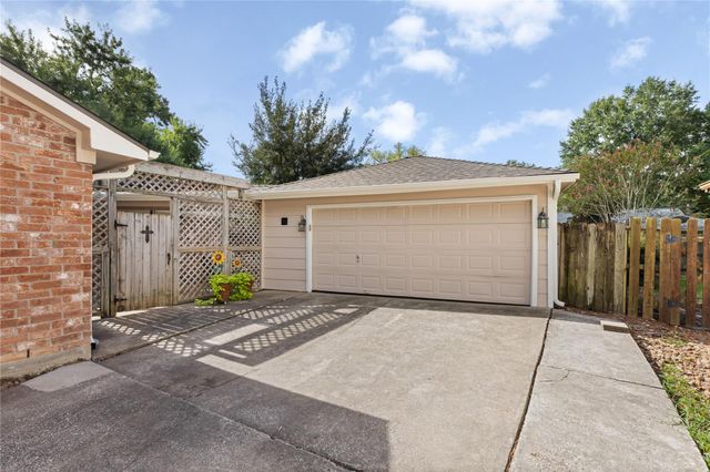 3726 Golden Lake Drive, Kingwood, TX 77345