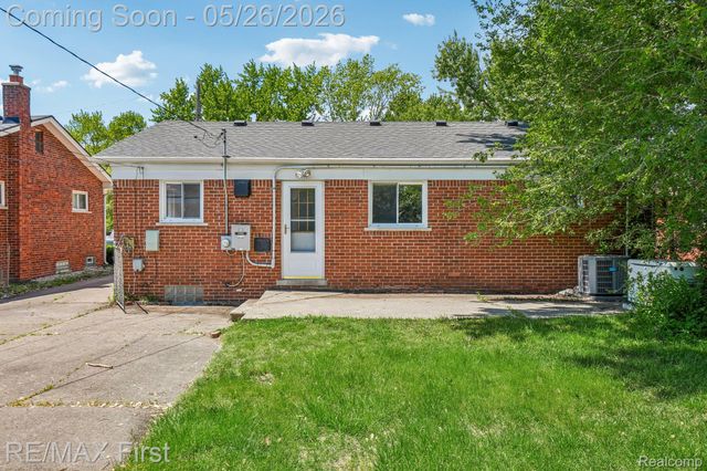 29636 Spoon Avenue, Madison Heights, MI 48071