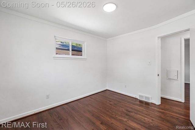 29636 Spoon Avenue, Madison Heights, MI 48071