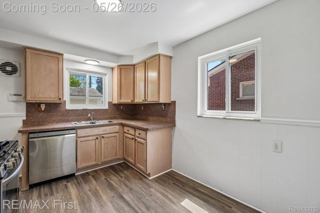 29636 Spoon Avenue, Madison Heights, MI 48071