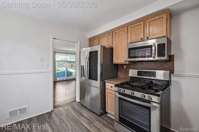 29636 Spoon Avenue, Madison Heights, MI 48071