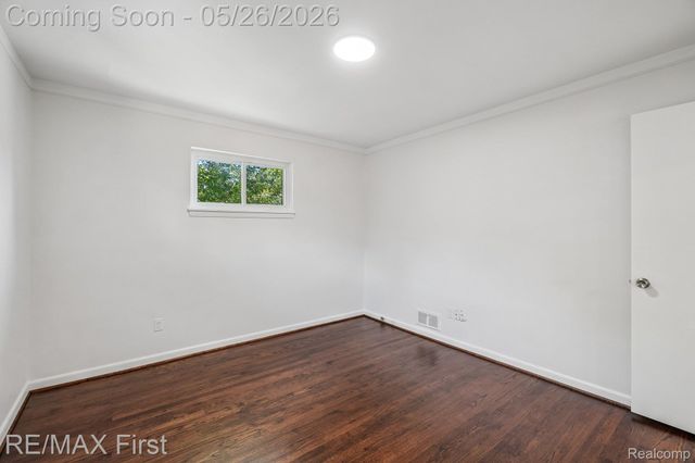 29636 Spoon Avenue, Madison Heights, MI 48071