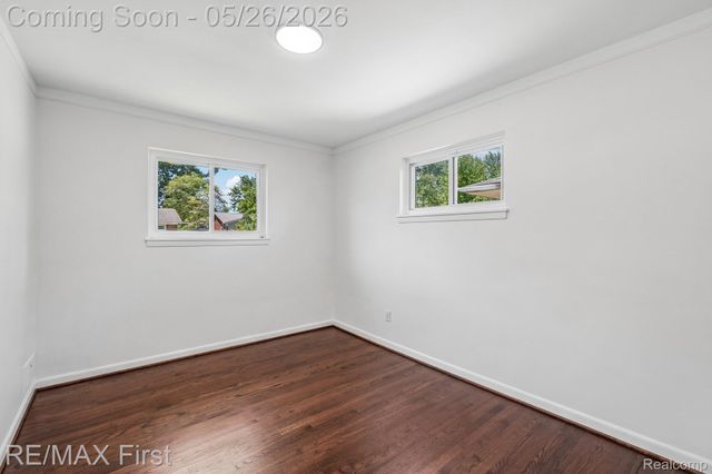 29636 Spoon Avenue, Madison Heights, MI 48071