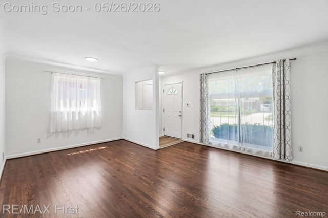 29636 Spoon Avenue, Madison Heights, MI 48071