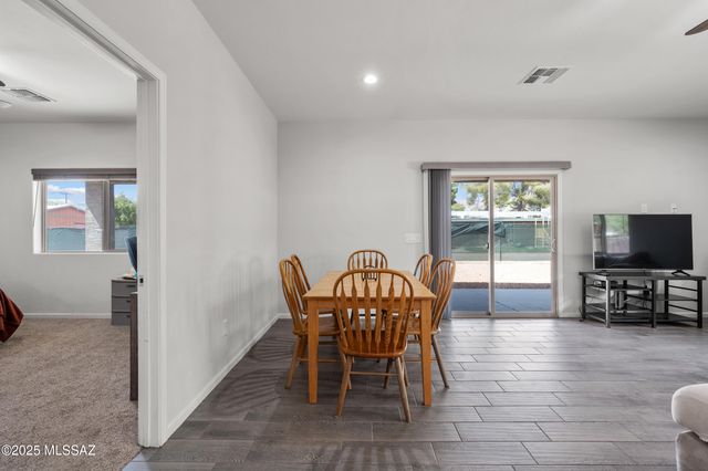 1941 E Greenlee Road, Tucson, AZ 85719