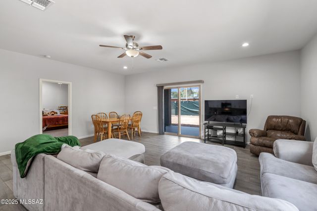 1941 E Greenlee Road, Tucson, AZ 85719