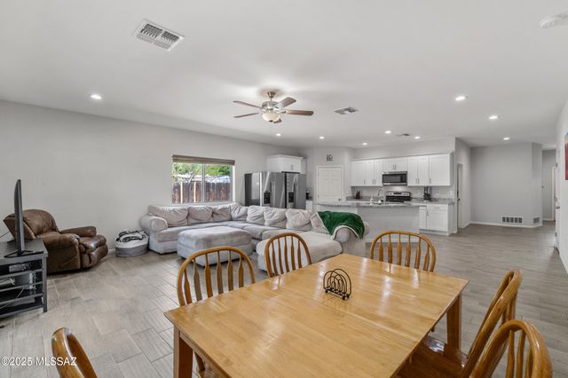 1941 E Greenlee Road, Tucson, AZ 85719