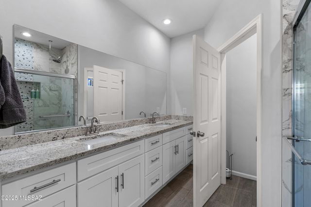 1941 E Greenlee Road, Tucson, AZ 85719