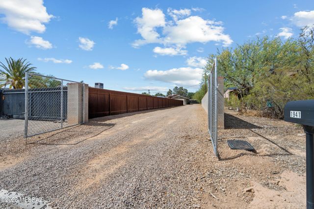 1941 E Greenlee Road, Tucson, AZ 85719