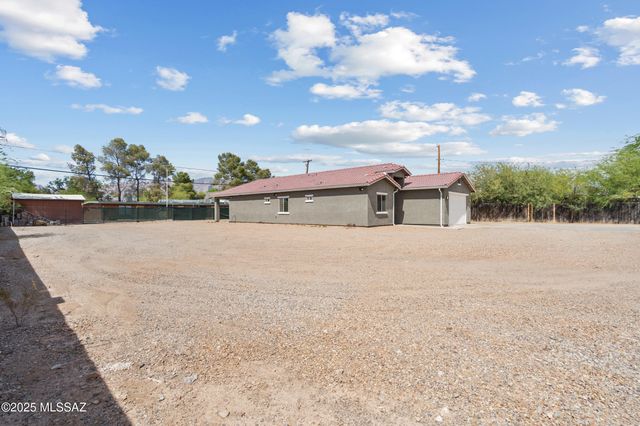 1941 E Greenlee Road, Tucson, AZ 85719