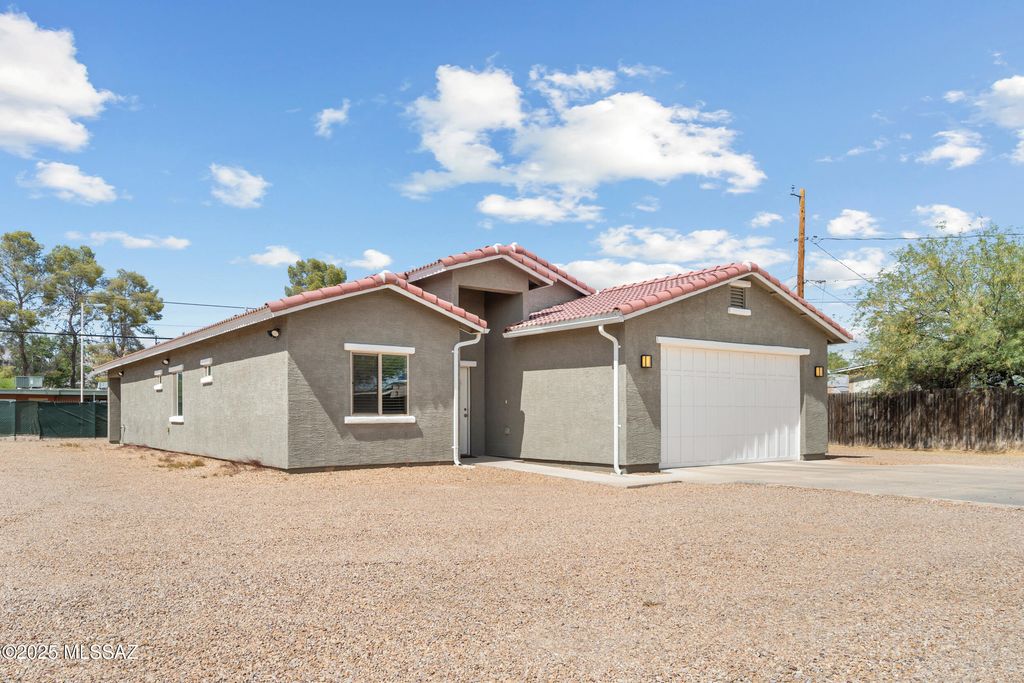 1941 E Greenlee Road, Tucson, AZ 85719