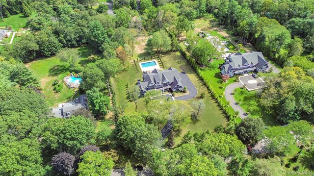 8 Dogwood Hill, Brookville, NY 11545