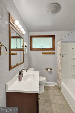 702 FREDERICK ST, Reading, PA 19607