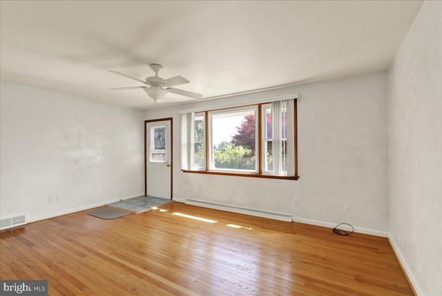 702 FREDERICK ST, Reading, PA 19607