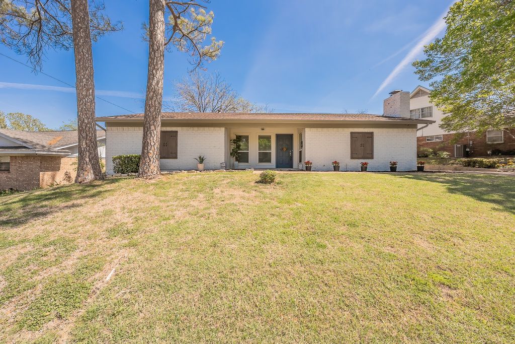 6517 Whitman Avenue, Fort Worth, TX 76133