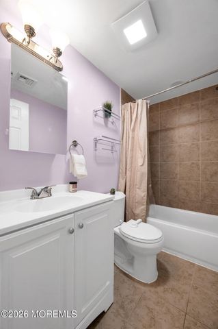 38 Illinois Avenue, Middletown, NJ 07748