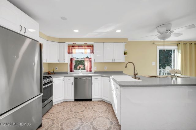 38 Illinois Avenue, Middletown, NJ 07748