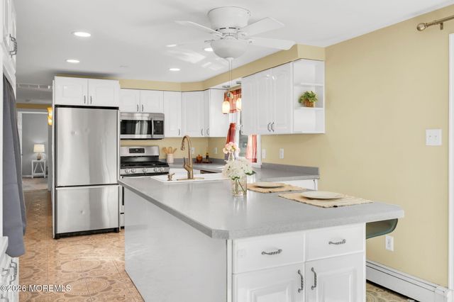 38 Illinois Avenue, Middletown, NJ 07748