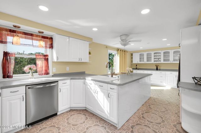 38 Illinois Avenue, Middletown, NJ 07748