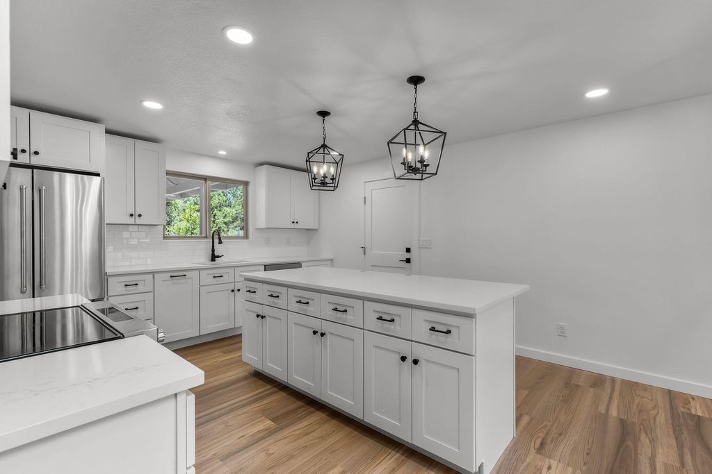 63929 Sunset Drive, Bend, OR 97703