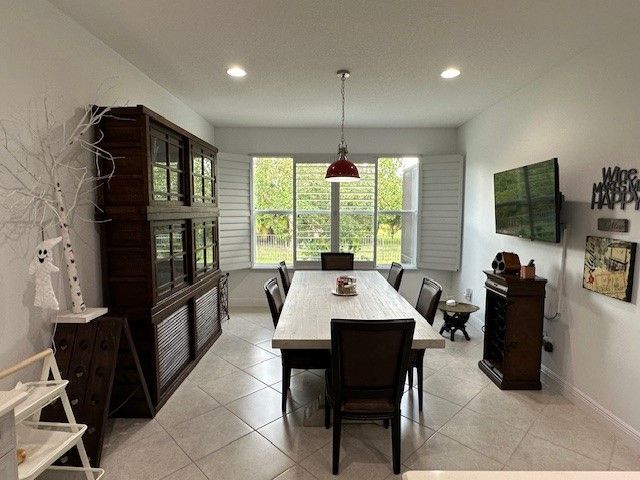 8330 Summer Lake Drive, Vero Beach, FL 32967