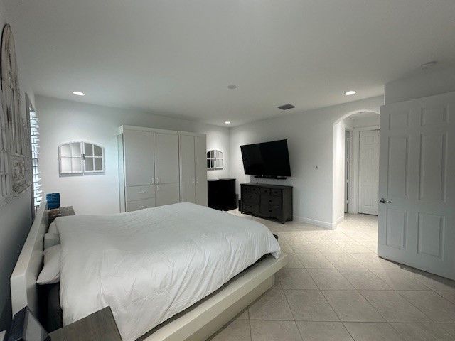 8330 Summer Lake Drive, Vero Beach, FL 32967