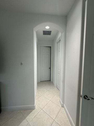 8330 Summer Lake Drive, Vero Beach, FL 32967