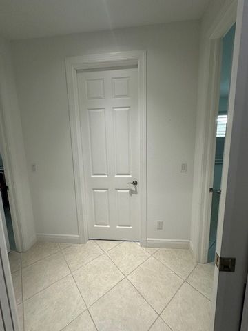 8330 Summer Lake Drive, Vero Beach, FL 32967