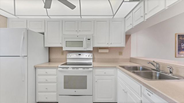 450 CERROMAR ROAD 282, Venice, FL 34293