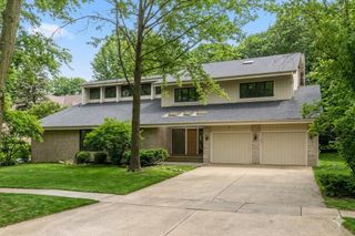 371 W Arboretum Circle, Wheaton, IL 60189