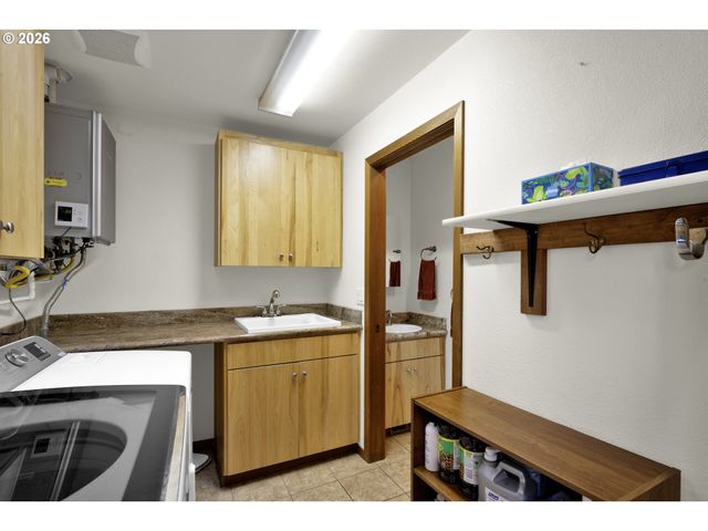 6700 UPPER OLALLA Rd, Winston, OR 97496