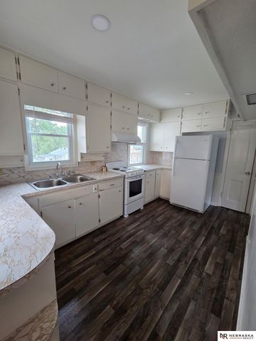 7933 Oakwood Street, Ralston, NE 68127