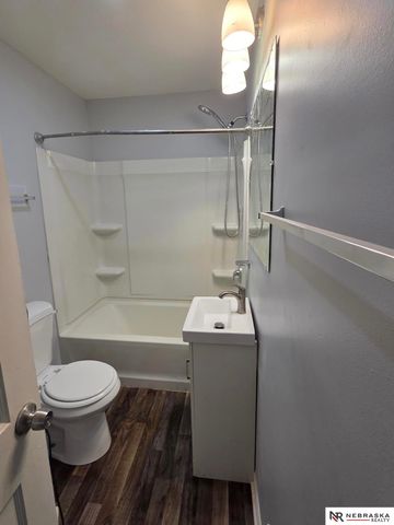 7933 Oakwood Street, Ralston, NE 68127