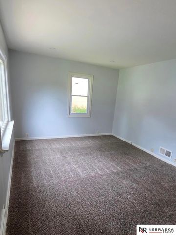 7933 Oakwood Street, Ralston, NE 68127