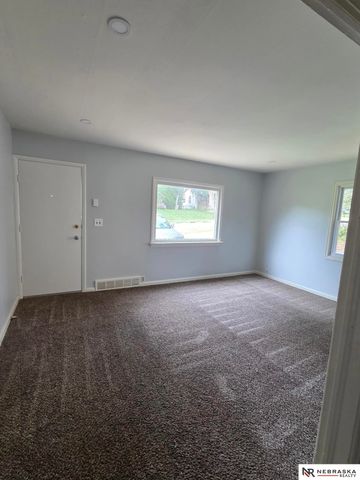 7933 Oakwood Street, Ralston, NE 68127