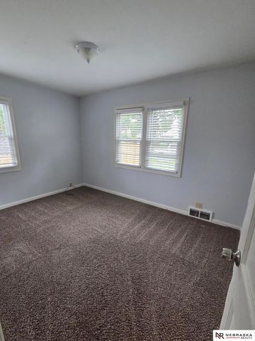 7933 Oakwood Street, Ralston, NE 68127