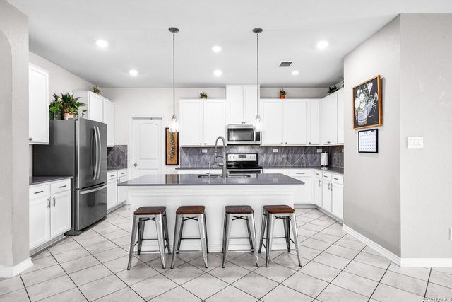 1934 Kyle, New Braunfels, TX 78130