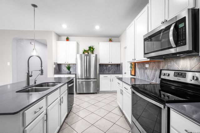 1934 Kyle, New Braunfels, TX 78130
