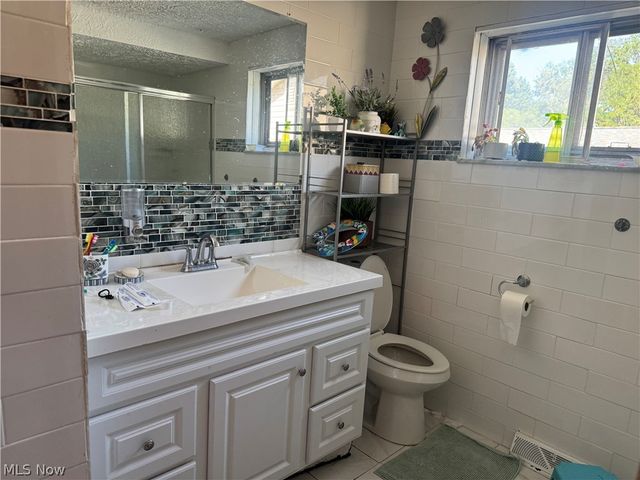 19219 Davinwood Drive, Cleveland, OH 44135