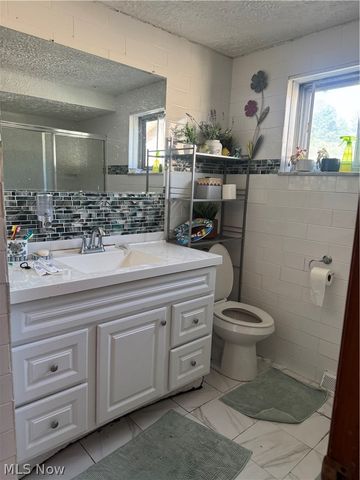 19219 Davinwood Drive, Cleveland, OH 44135