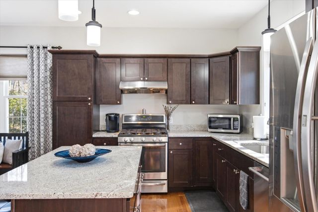 12 Rocky Hill Road, Nottingham, NH 03290