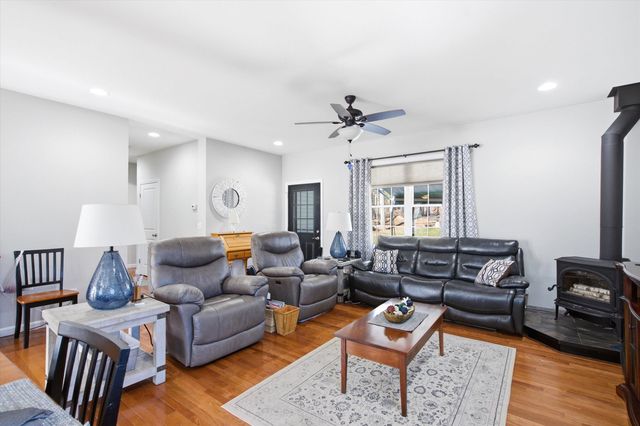 12 Rocky Hill Road, Nottingham, NH 03290