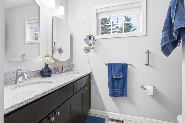 12 Rocky Hill Road, Nottingham, NH 03290